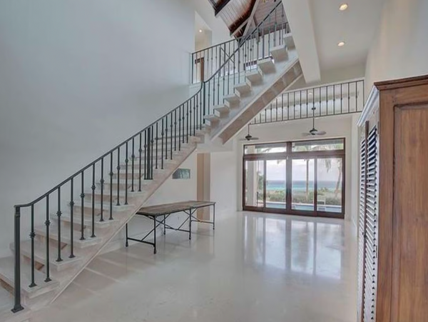 3/4 Acre Hilltop Five Bedroom Villa Beautiful Views & Pool