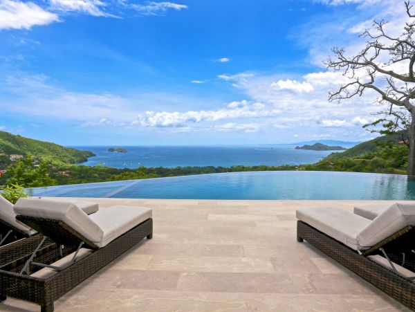 Luxury Vacation Rental with 6 Bedrooms & Amazing Views