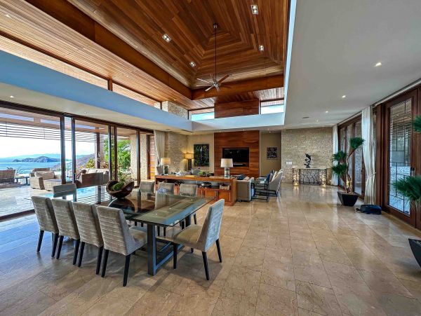 Luxury Vacation Rental with 6 Bedrooms & Amazing Views