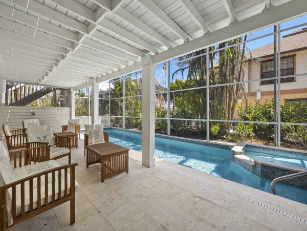 Sanibel Vacation Home Four Bedroom Walk to Beach