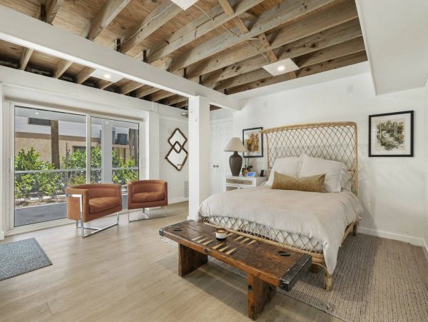 Sanibel Vacation Home Four Bedroom Walk to Beach