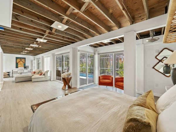 Sanibel Vacation Home Four Bedroom Walk to Beach