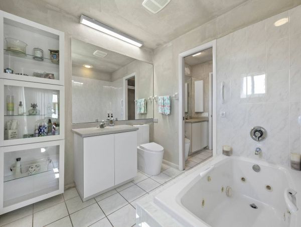 Sanibel Vacation Home Four Bedroom Walk to Beach
