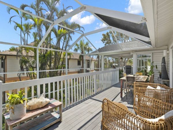 Sanibel Vacation Home Four Bedroom Walk to Beach