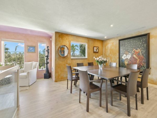 Sanibel Vacation Home Four Bedroom Walk to Beach