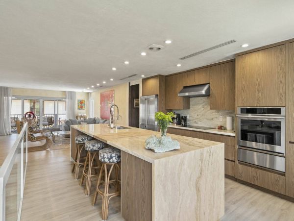 Sanibel Vacation Home Four Bedroom Walk to Beach