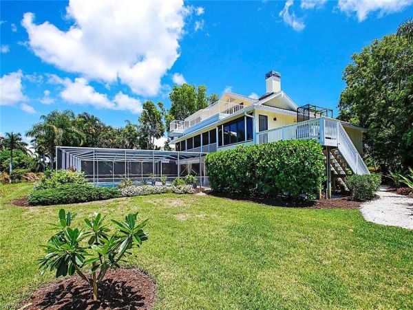 Sanibel Vacation Home Three Bedroom with Pool