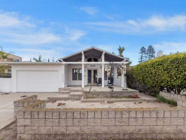 Pacific Beach Upscale Two Bedroom Vacation Home