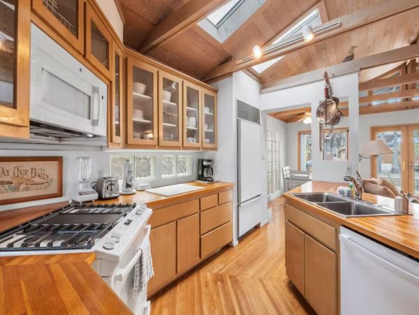 Pacific Beach Upscale Two Bedroom Vacation Home