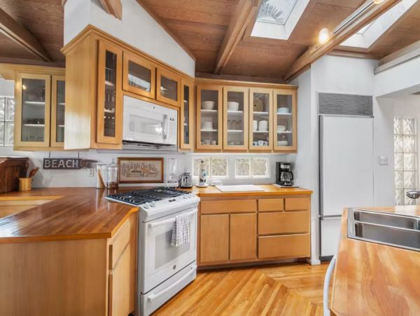 Pacific Beach Upscale Two Bedroom Vacation Home