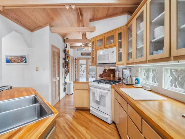 Pacific Beach Upscale Two Bedroom Vacation Home