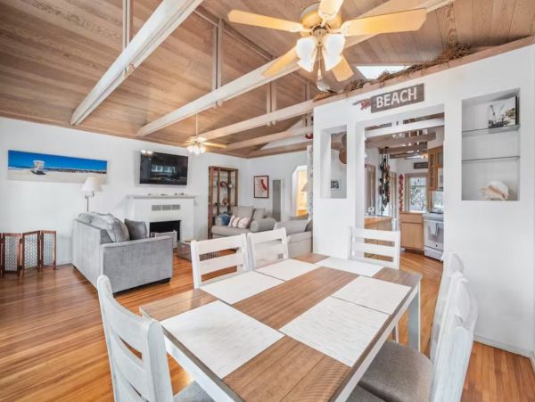 Pacific Beach Upscale Two Bedroom Vacation Home
