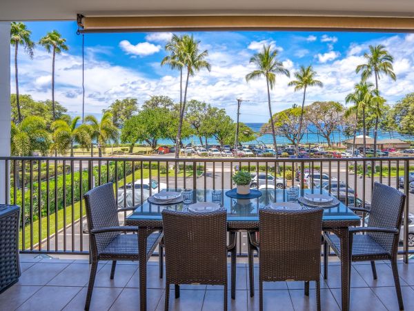 Island Oasis: 2-Bedroom Condo with Ocean Views and Prime Kihei Location