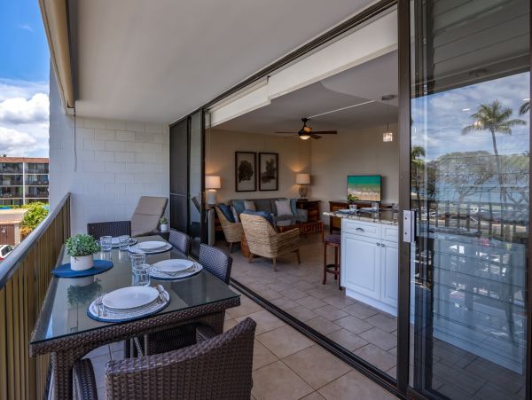 Island Oasis: 2-Bedroom Condo with Ocean Views and Prime Kihei Location