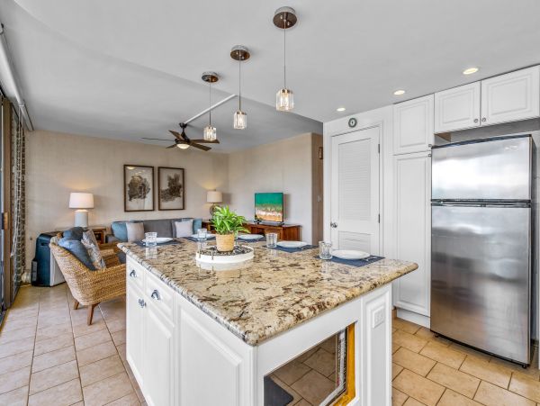 Island Oasis: 2-Bedroom Condo with Ocean Views and Prime Kihei Location