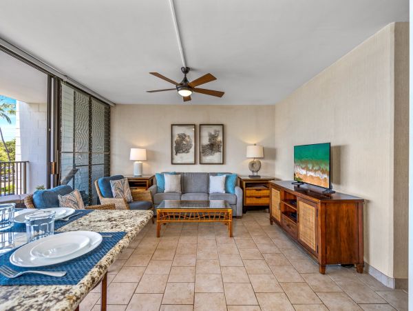 Island Oasis: 2-Bedroom Condo with Ocean Views and Prime Kihei Location