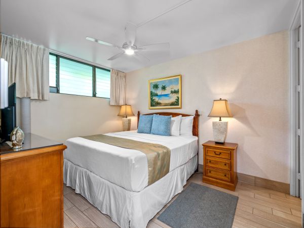 Island Oasis: 2-Bedroom Condo with Ocean Views and Prime Kihei Location