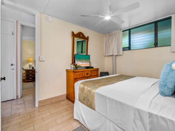 Island Oasis: 2-Bedroom Condo with Ocean Views and Prime Kihei Location
