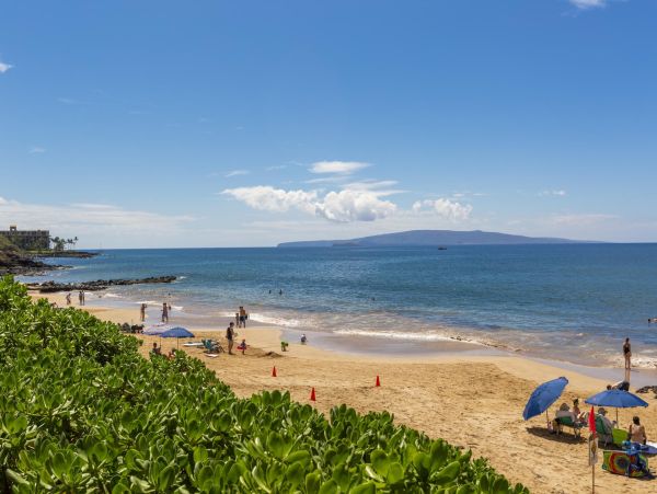 Island Oasis: 2-Bedroom Condo with Ocean Views and Prime Kihei Location