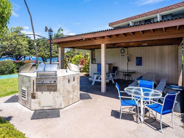 Island Oasis: 2-Bedroom Condo with Ocean Views and Prime Kihei Location