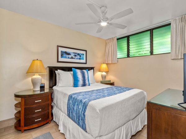 Island Oasis: 2-Bedroom Condo with Ocean Views and Prime Kihei Location