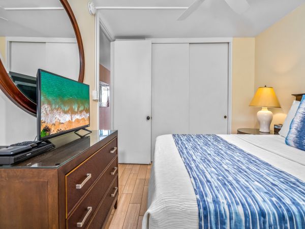 Island Oasis: 2-Bedroom Condo with Ocean Views and Prime Kihei Location