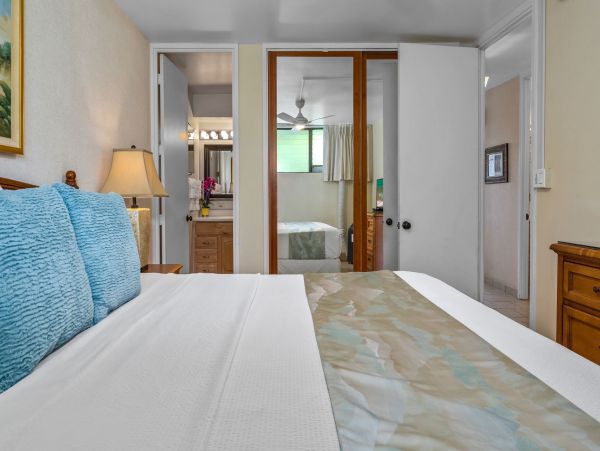 Island Oasis: 2-Bedroom Condo with Ocean Views and Prime Kihei Location