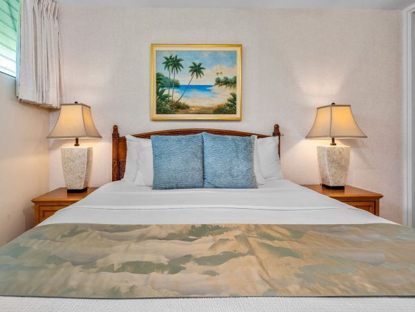 Island Oasis: 2-Bedroom Condo with Ocean Views and Prime Kihei Location
