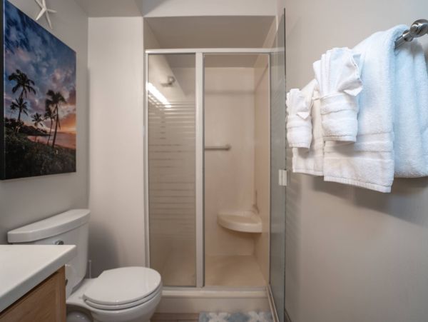 Island Oasis: 2-Bedroom Condo with Ocean Views and Prime Kihei Location