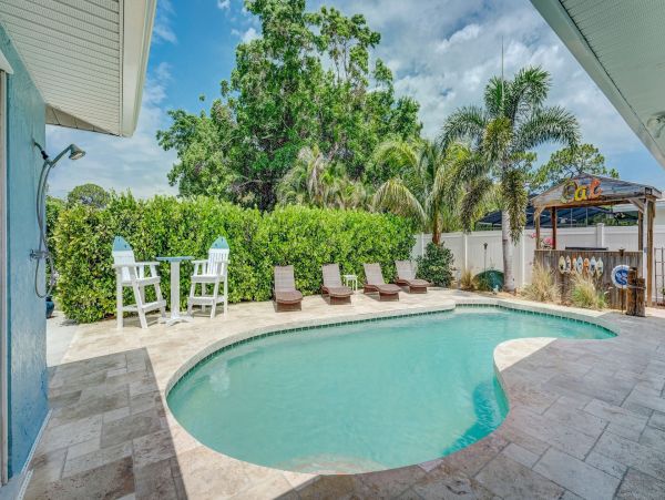 Lovely Sarasota Close to Beaches Pool Home
