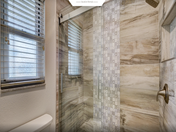 Lovely Sarasota Close to Beaches Pool Home