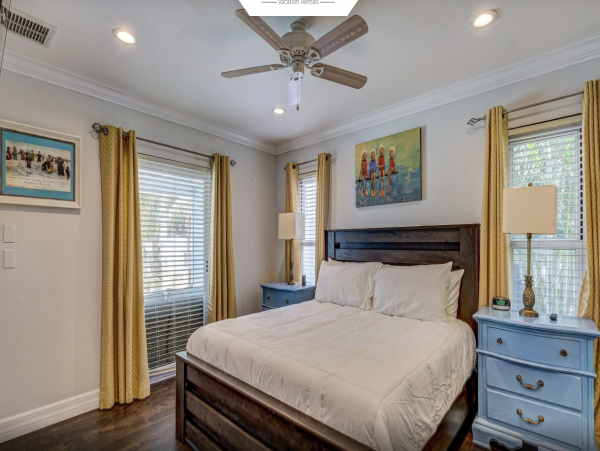 Lovely Sarasota Close to Beaches Pool Home
