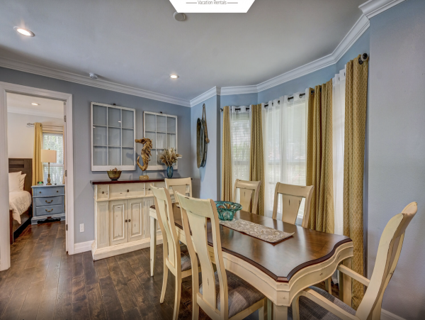 Lovely Sarasota Close to Beaches Pool Home