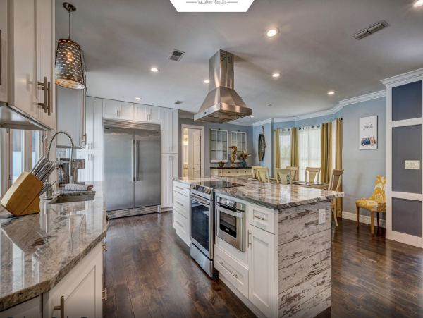 Lovely Sarasota Close to Beaches Pool Home