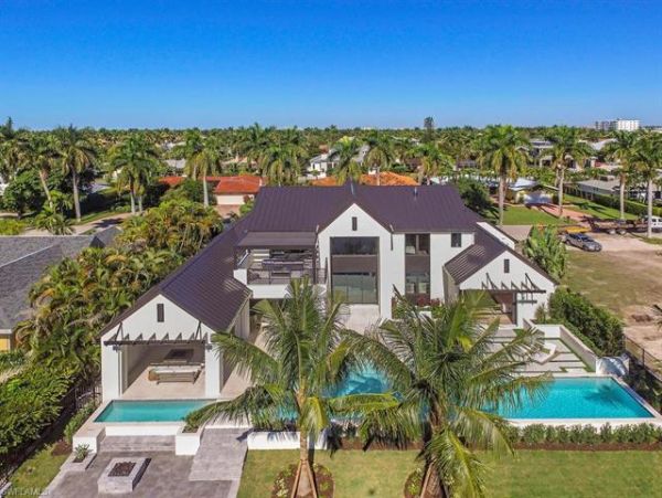 Naples Vacation Home With infinity Pool Sleeps Ten Guests
