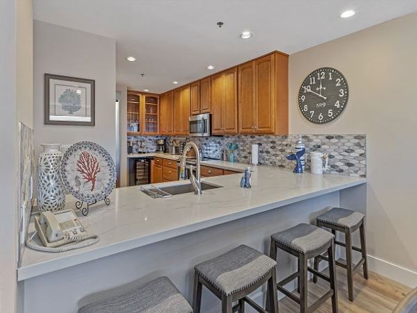 Kahana Beautiful Three Bedroom Oceanfront Penthouse