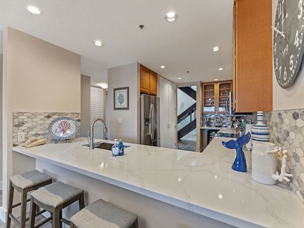 Kahana Beautiful Three Bedroom Oceanfront Penthouse