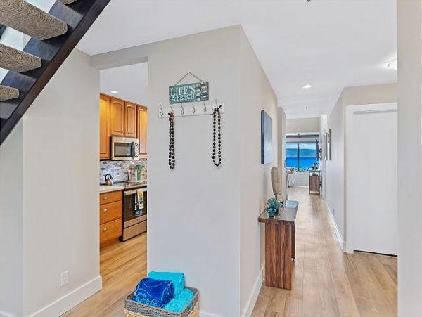 Kahana Beautiful Three Bedroom Oceanfront Penthouse