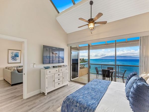 Kahana Beautiful Three Bedroom Oceanfront Penthouse