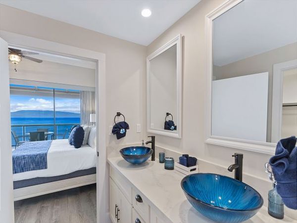 Kahana Beautiful Three Bedroom Oceanfront Penthouse