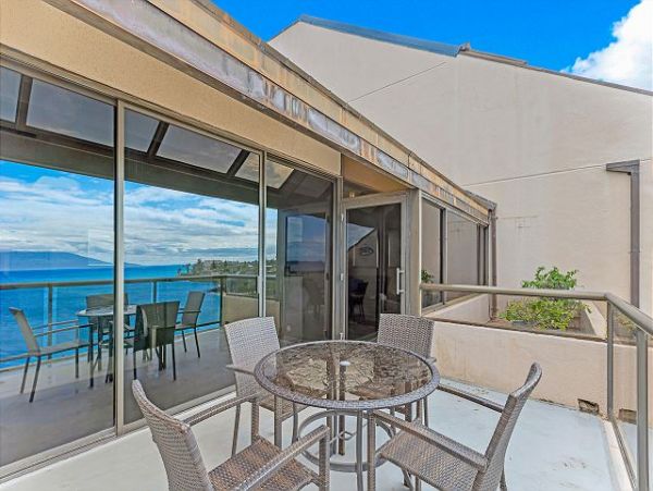 Kahana Beautiful Three Bedroom Oceanfront Penthouse