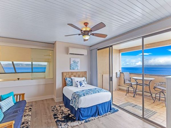 Kahana Beautiful Three Bedroom Oceanfront Penthouse
