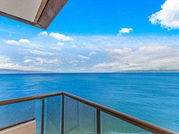 Kahana Beautiful Three Bedroom Oceanfront Penthouse