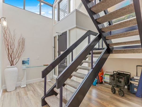 Kahana Beautiful Three Bedroom Oceanfront Penthouse