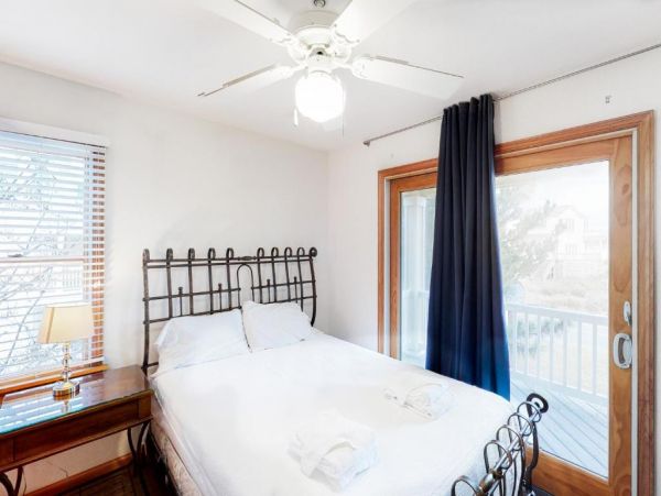 Corolla Vacation Home Sleeps 16 Guest