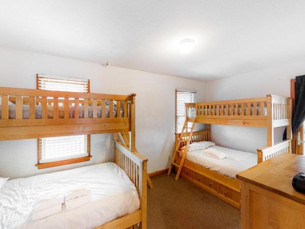 Corolla Vacation Home Sleeps 16 Guest