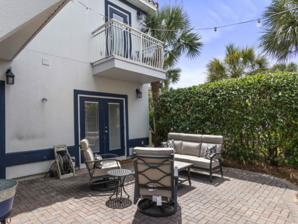 Incredible Coastal Home with 7 Bedrooms Walk to Beach