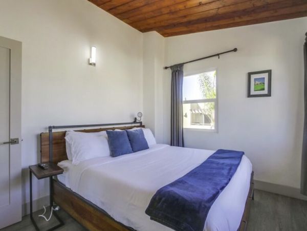 Mission Beach Vacation Condo Two Bedroom Walk to Beach