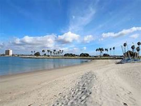 Mission Beach Vacation Condo Two Bedroom Walk to Beach