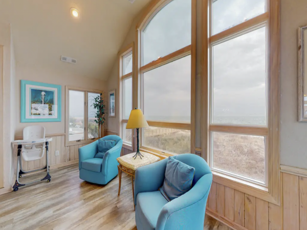 Lovely Home Enjoys The Ultimate in Terms of Beach Comfort